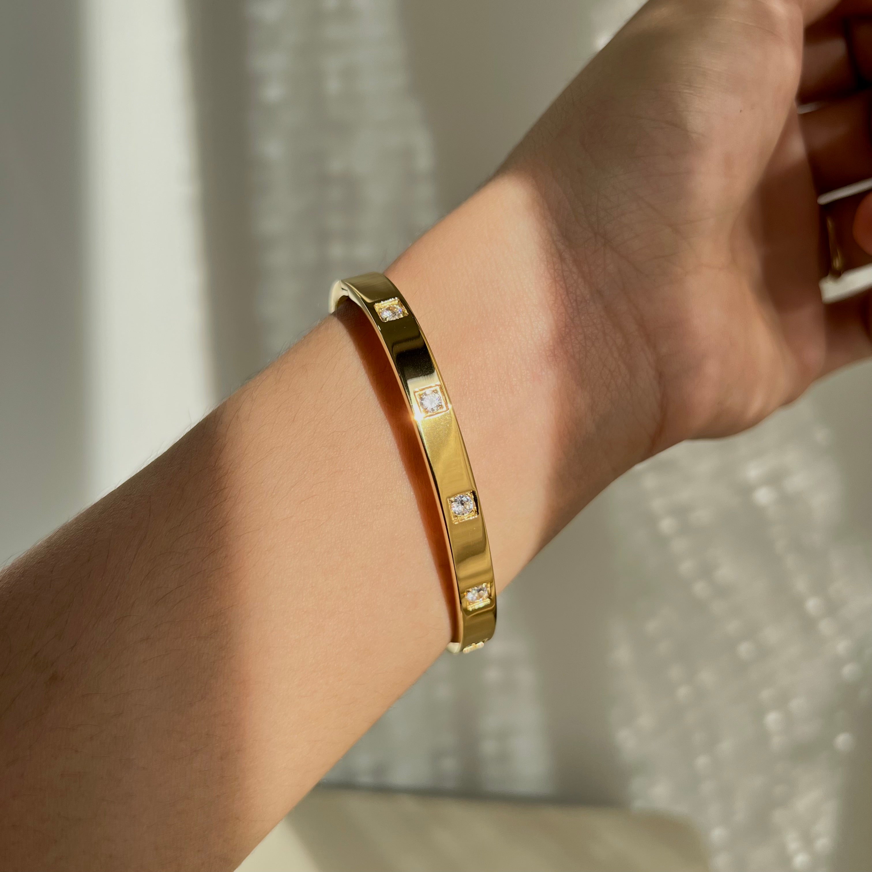 Minimalist Cube Sparkle Titanium Bracelet