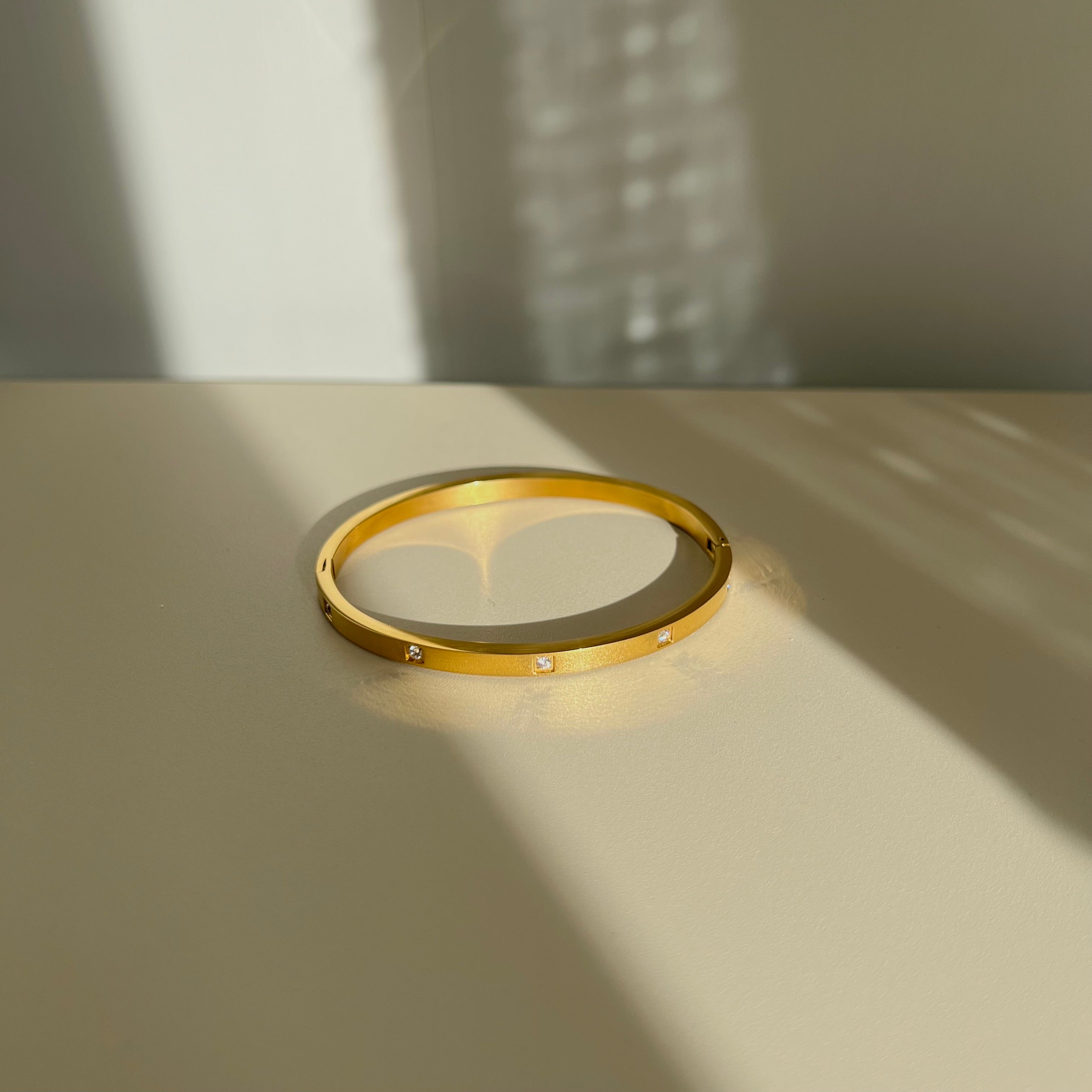 Minimalist Cube Sparkle Titanium Bracelet