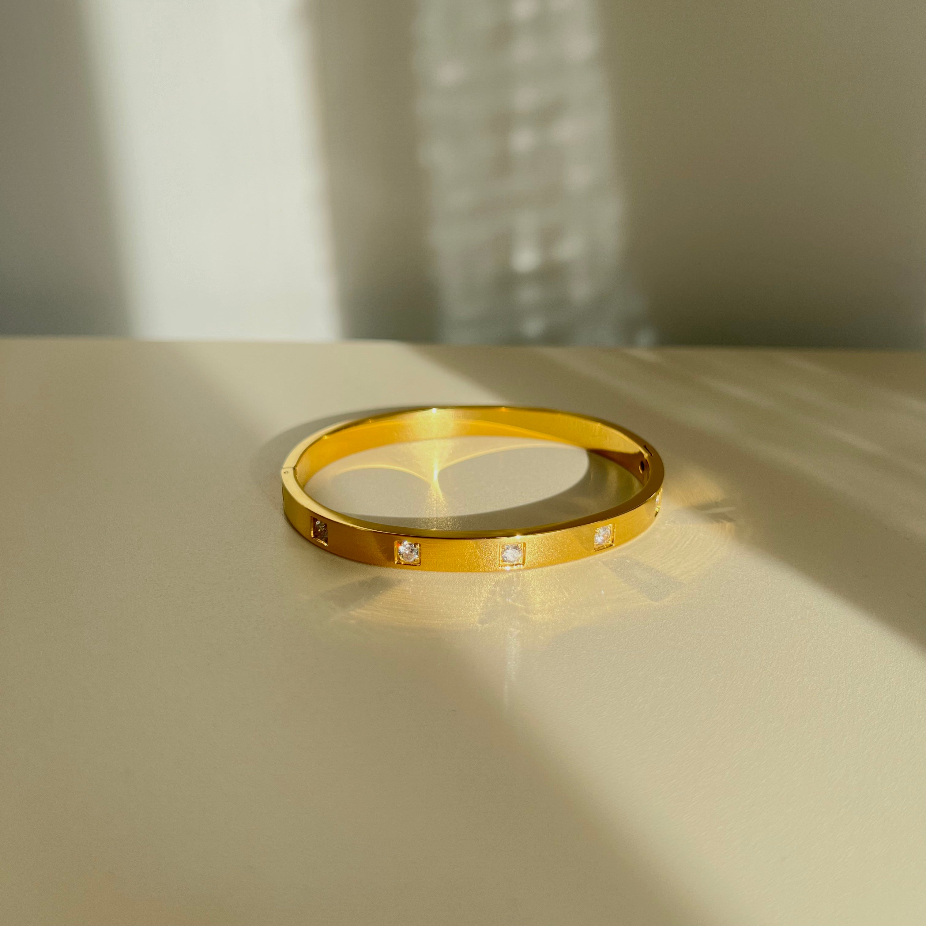 Minimalist Cube Sparkle Titanium Bracelet