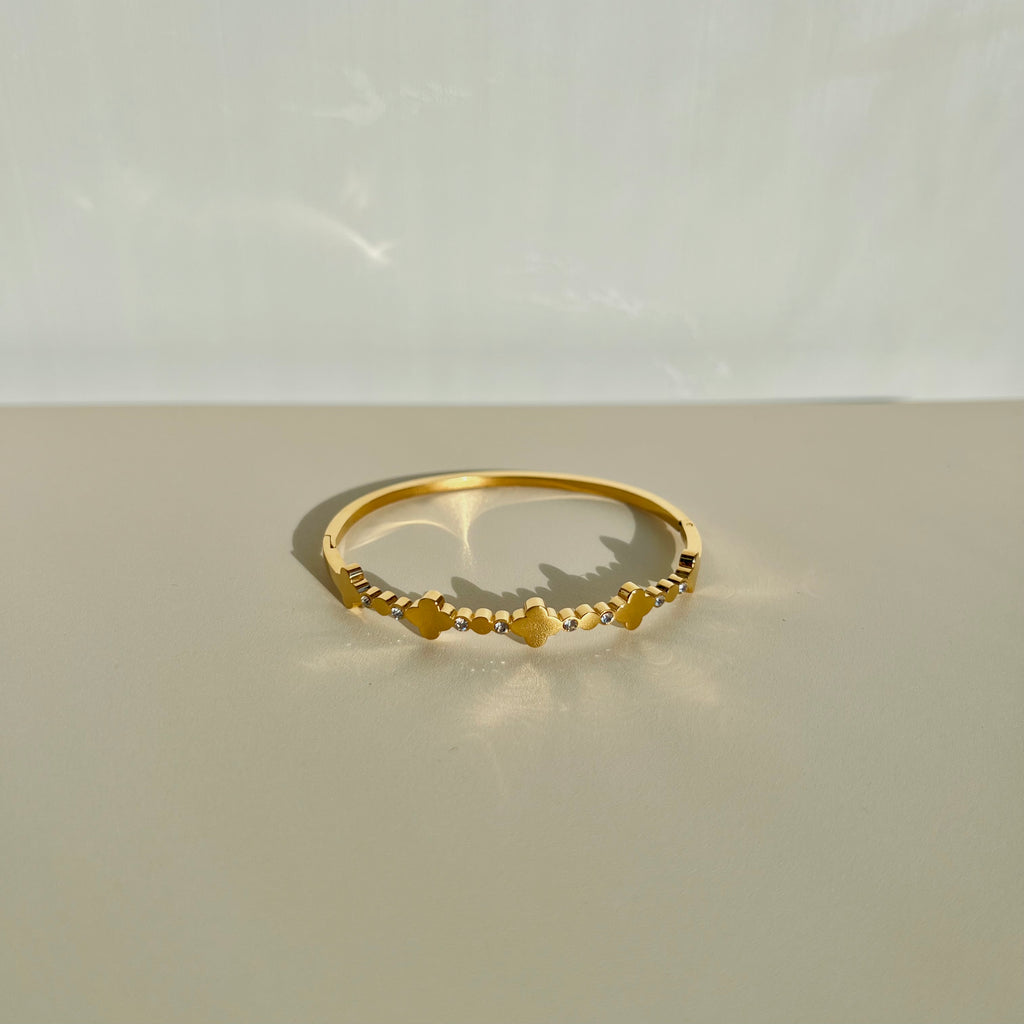 Quatrefoil Titanium Braclet