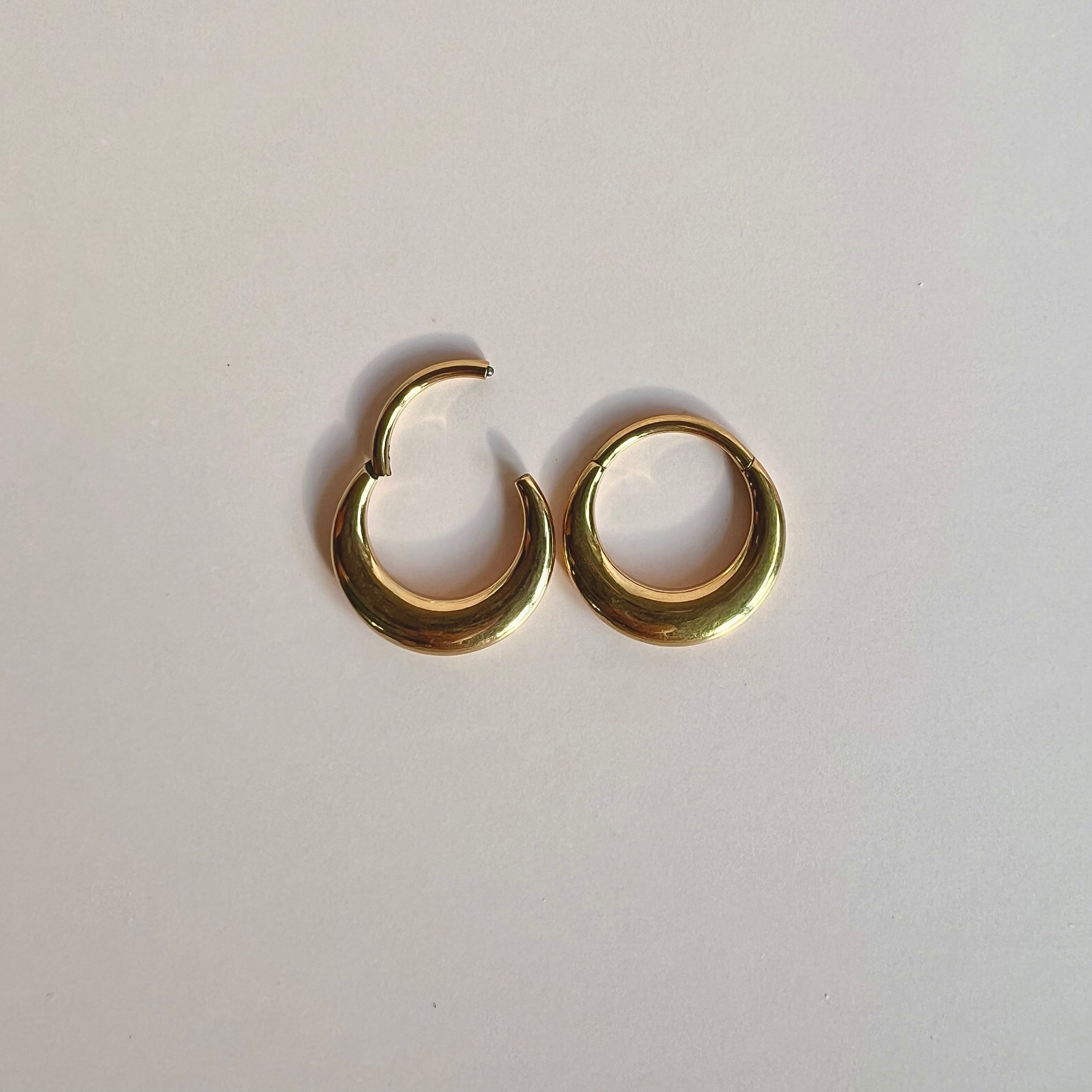 Crescent Arch Threadless Titanium